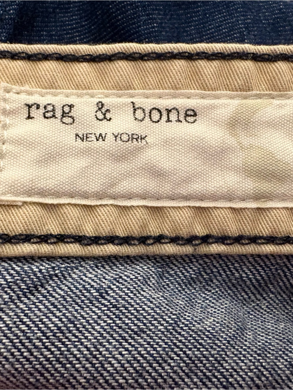 rag & bone Featherweight Logan Mid-Rise Wide Leg Jeans in Rinse Wash • Size 26 - Picture 2 of 10